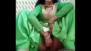 Desi Village aunty fingering and squirt for her lover // Witness Full 18 min Video At http://www.filf.pw/auntysquirt