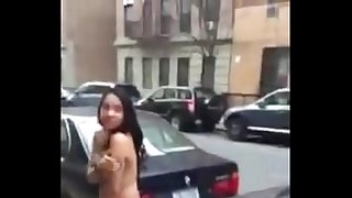18 Su novio la desnuda en la calle por engaÃ±arlo(Sin censura)