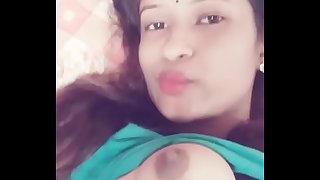 Desi girl showing funbags selfie
