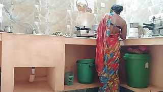 Desi indian Cheating maid Fucked By house proprietor In Kitchen