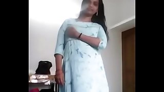 desi bhabi shows her boobs