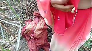 Bhabhi with her paramour trying to fulfill their sexual desires so went outdoor sexual fun where  traditional sex switched in western style outdoor anal in traditional Saree duo gone wild